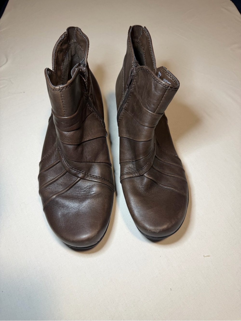 Earth Spirit Dark Brown Leather Ankle Zip Booties